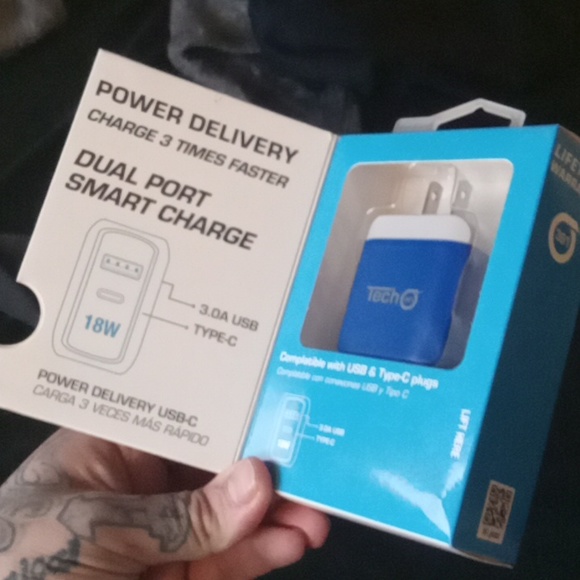 TECH361 dual-port wall charger.NWT.in sealed box!USB/Type C.BLUE smart charger. - Picture 9 of 11